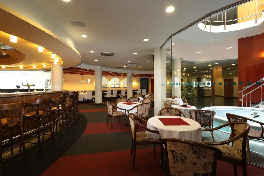 Jana Hotel